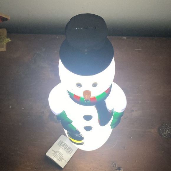 NWT- 14” LED Light Up Adorable Snowman Decoration 🔋 Operated - Picture 12 of 17